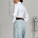 Camicetta bianca in cotone con colletto e maniche a sbuffo