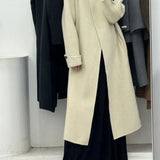 Soprabito di lana con un bottone e maniche lunghe