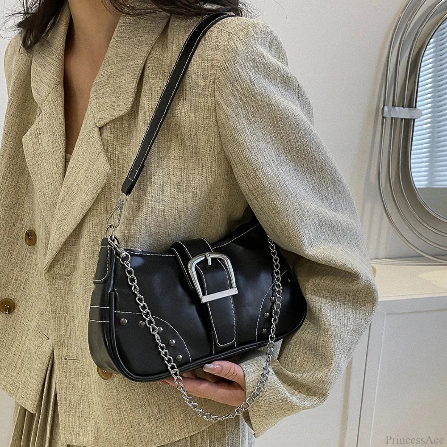 Borsa a tracolla con catena in stile Y2K Cool